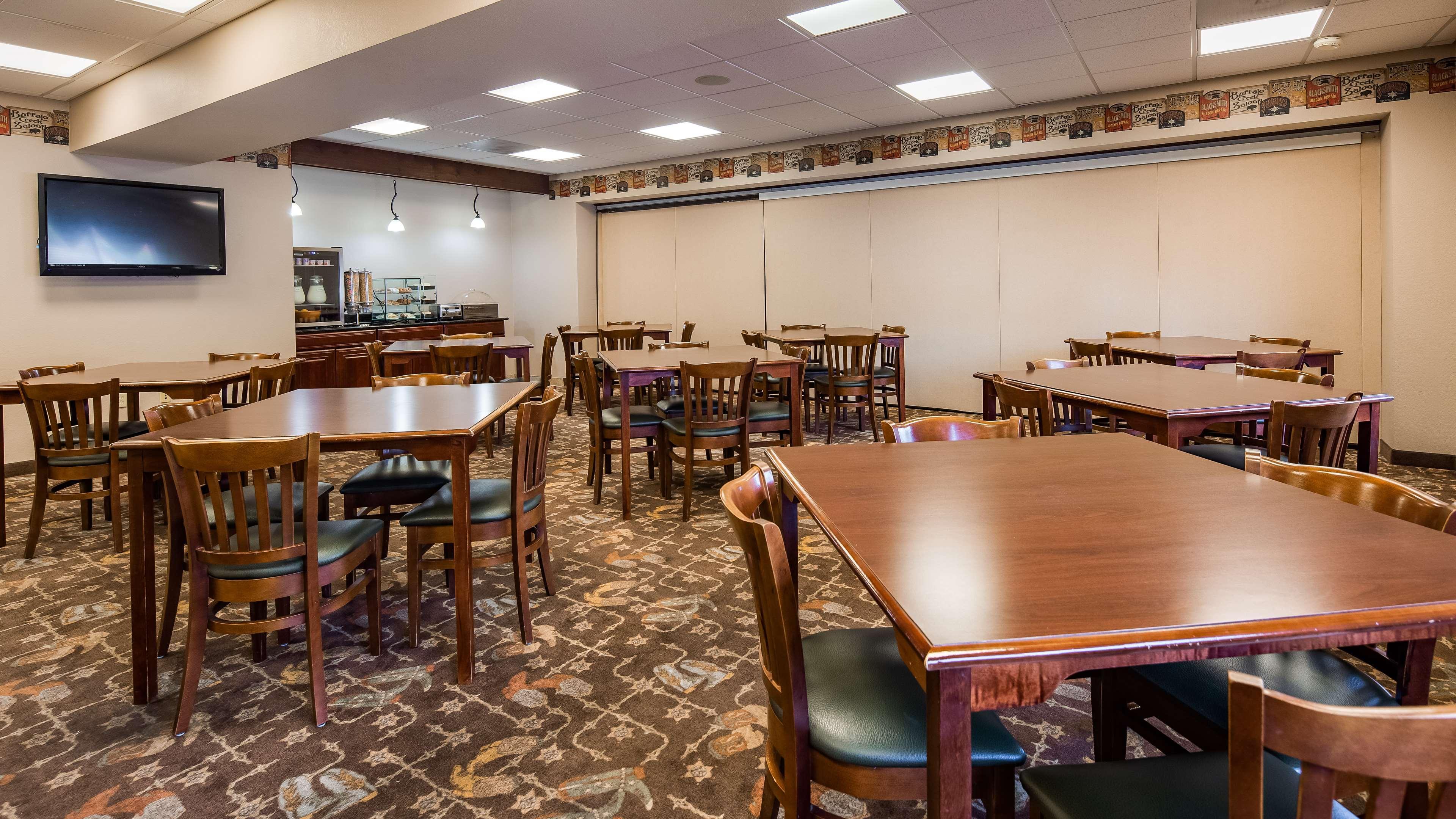 乡村贝斯特韦斯特plus套房酒店 道奇城 外观 照片