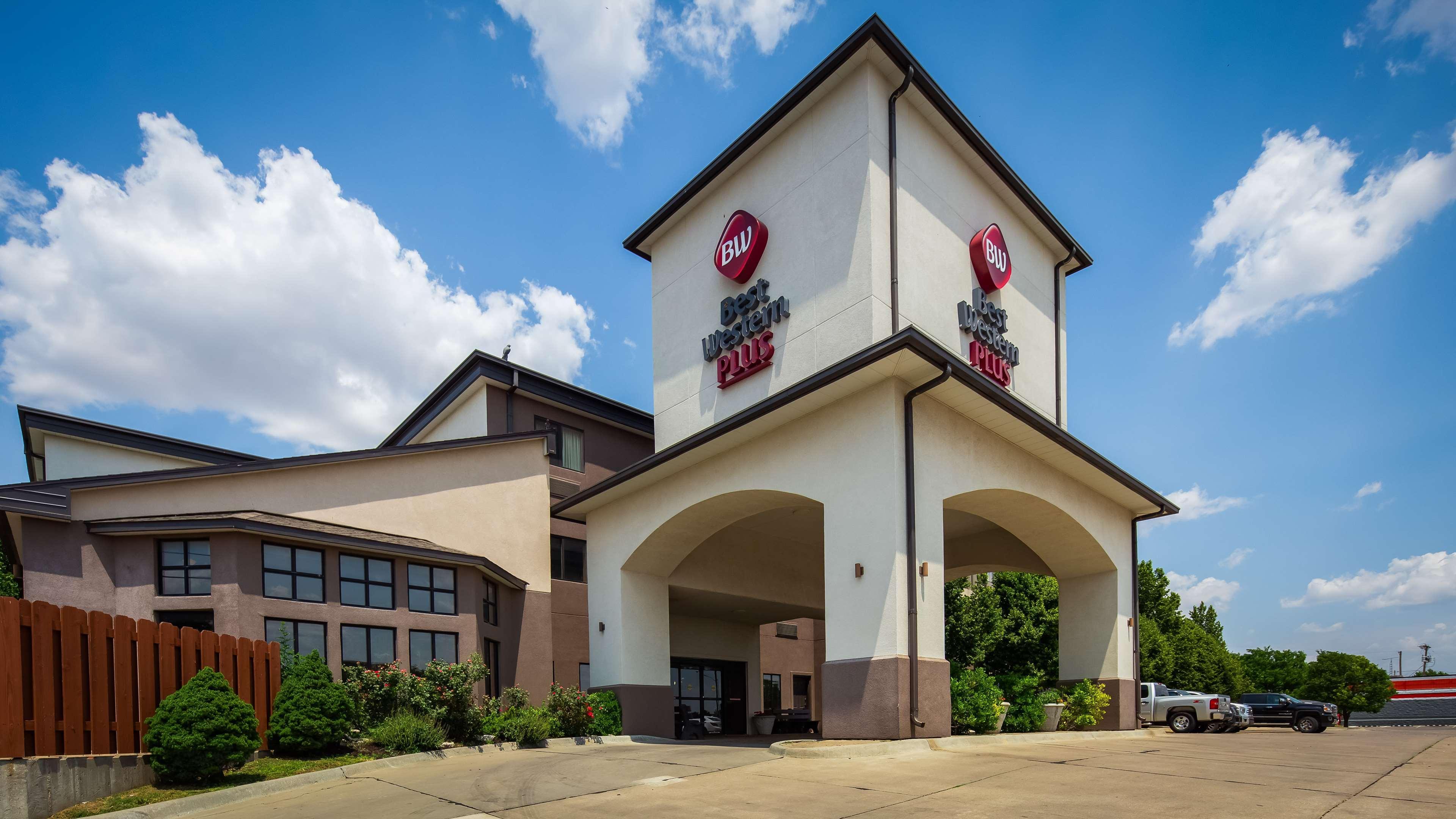 乡村贝斯特韦斯特plus套房酒店 道奇城 外观 照片